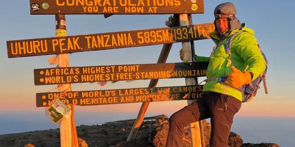 Two men and a leg: an unforgettable adventure on Kilimanjaro and Mount Kenya